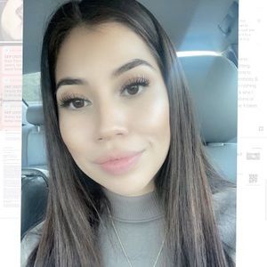 Meet your Posher, Adriela